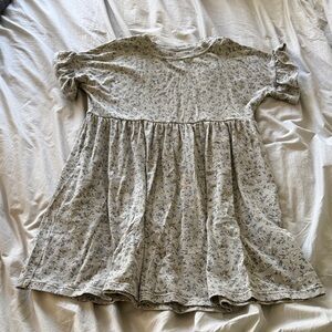 Rylee + Cru Leaf Print Dress in Gray